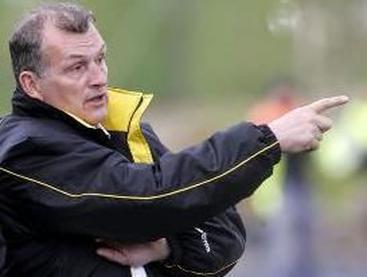 Guðjón átti að stýra Crewe í deildarleik í fyrsta sinn í kvöld.