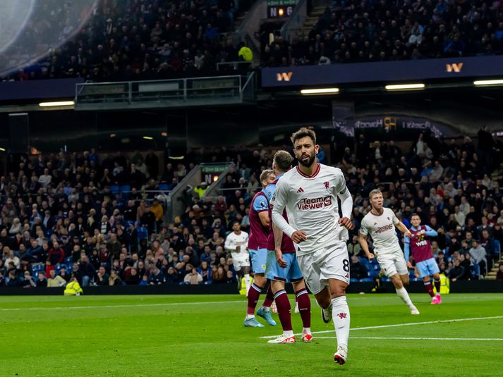 Bruno Fernandes fagnar glæsimarki sínu í dag.