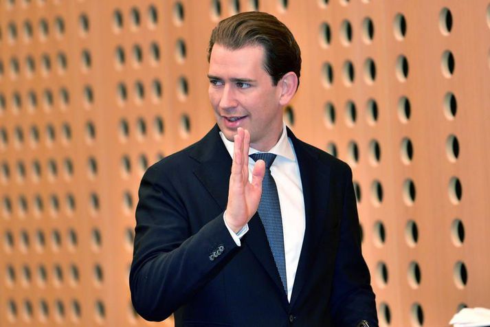 Sebastian Kurz á ekki sjö dagana sæla. Í maí var opnuð rannsókn á því hvort hann hefði framið meinsæri. Í dag var gerð húsleit hjá honum og samstarfsmönnum hans vegna ásakana um mútugreiðslna.