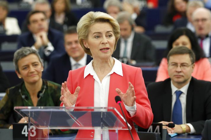 Ursula von der Leyen tekur við stöðu forseta framkvæmdastjórnar ESB af Jean-Claude Juncker.