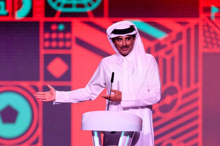 Sjeik Tamim bin Hamad Al Thani, emírinn af Katar, er de facto eigandi QSI og þar af leiðandi PSG einnig.