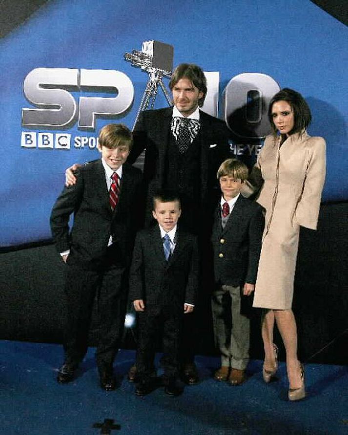 Fögnuðu afmæli David og Victoria Beckham héldu upp á afmæli systur David milli jóla og nýárs og skemmtu sér vel. Nordicphotos/getty