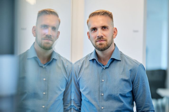 Óttar leggur til að innan fyrirtækja sé að rætt hvernig fólk notar gervigreind, hvað virki vel og hvað ekki. 