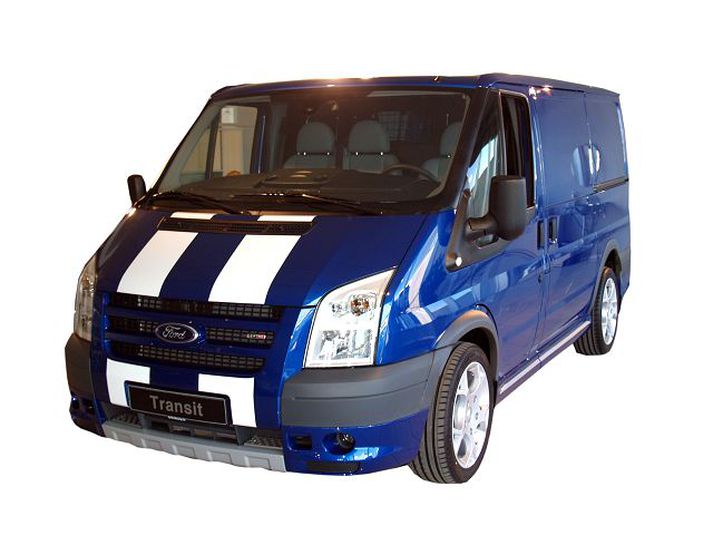 Ford Transit er sportlegur að sjá og greinilegt að mikið hefur verið lagt upp úr útlitinu.