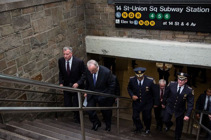 Bill de Blasio, borgarstjóri New York-borgar, reyndi að róa íbúa borgarinnar á blaðamannafundi á Union-torgi í gær.
