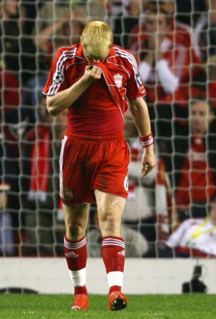 Riise niðurbrotinn.