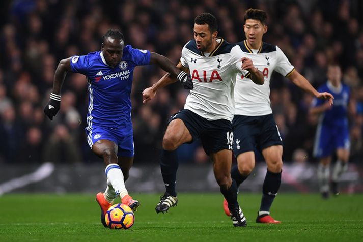 Victor Moses var gleymdur og grafinn í upphafi tímabils en er nú ómissandi hluti af toppliði Chelsea. Hann var frábær í stórleik helgarinnar og tryggði Chelsea afar mikilvægan sigur gegn Tottenham á laugardaginn.