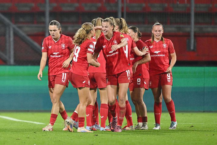 Leikmenn Twente fögnuðu vel eftir að hafa komist yfir í kvöld, gegn stórliði Chelsea.