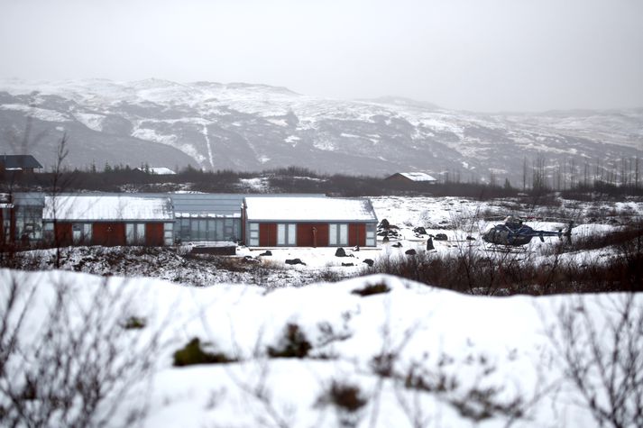 Ljósmyndara Vísis hefur verið meinaður aðgangur að svæðinu af öryggisvörðum.