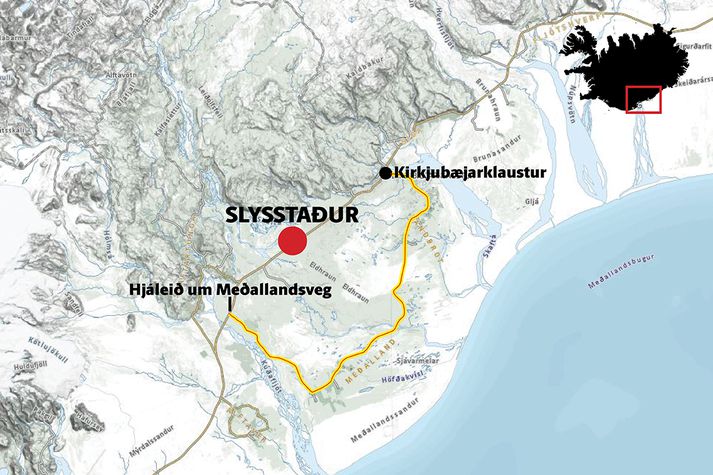 Rúta frá Hópferðabílum Akureyrar lenti í umferðarslysi á Suðurlandsvegi sex kílómetra vestan við Kirkjubæjarklaustur.