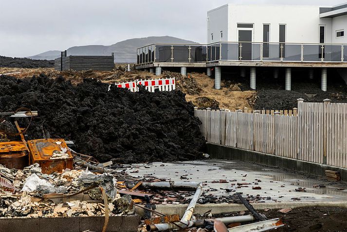 Nokkur hús brunnu eða fóru undir hraun. Skemmdir urðu á enn fleiri húsum vegna sprungna sem mynduðust í bænum. 
