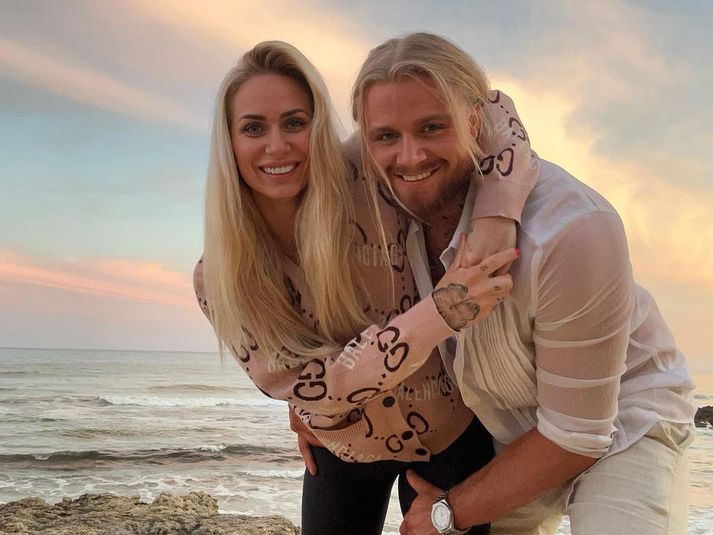 Hafdís og Kleini virðast yfir sig ástfangin og segja sögusagnir og meint sambandslit þeirra stórlega ýktar.