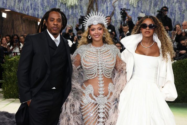 Rapparinn Jay-Z með eiginkonu sinni, poppstjörnunni Beyoncé, og dóttur þeirra, Blue Ivy Carter.