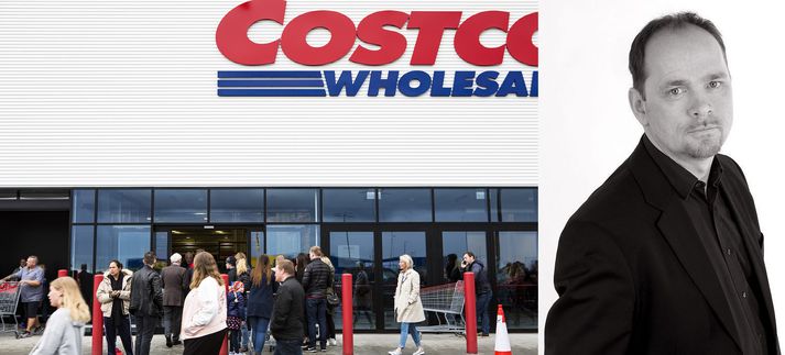 Þórarinn Ævarsson framkvæmdastjóri IKEA óskar Íslendingum til hamingju með komu Costco hingað til lands.