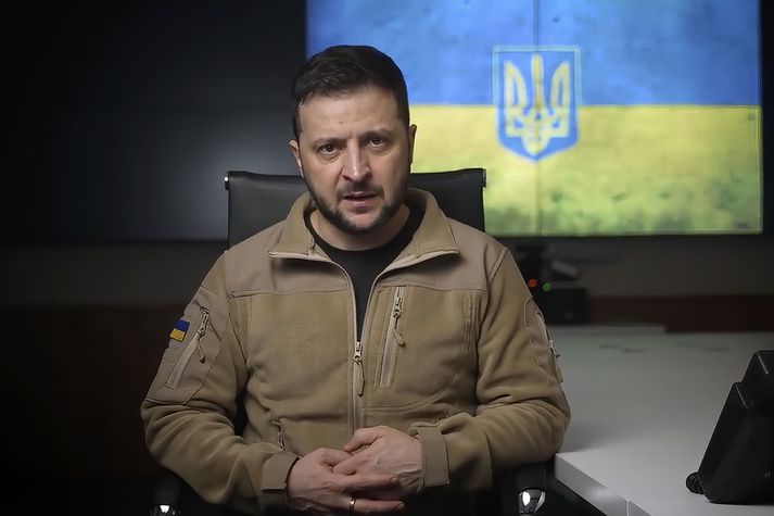 Zelensky við daglegt ávarp sitt til úkraínsku þjóðarinnar og heimsbyggðarinnar í gær.