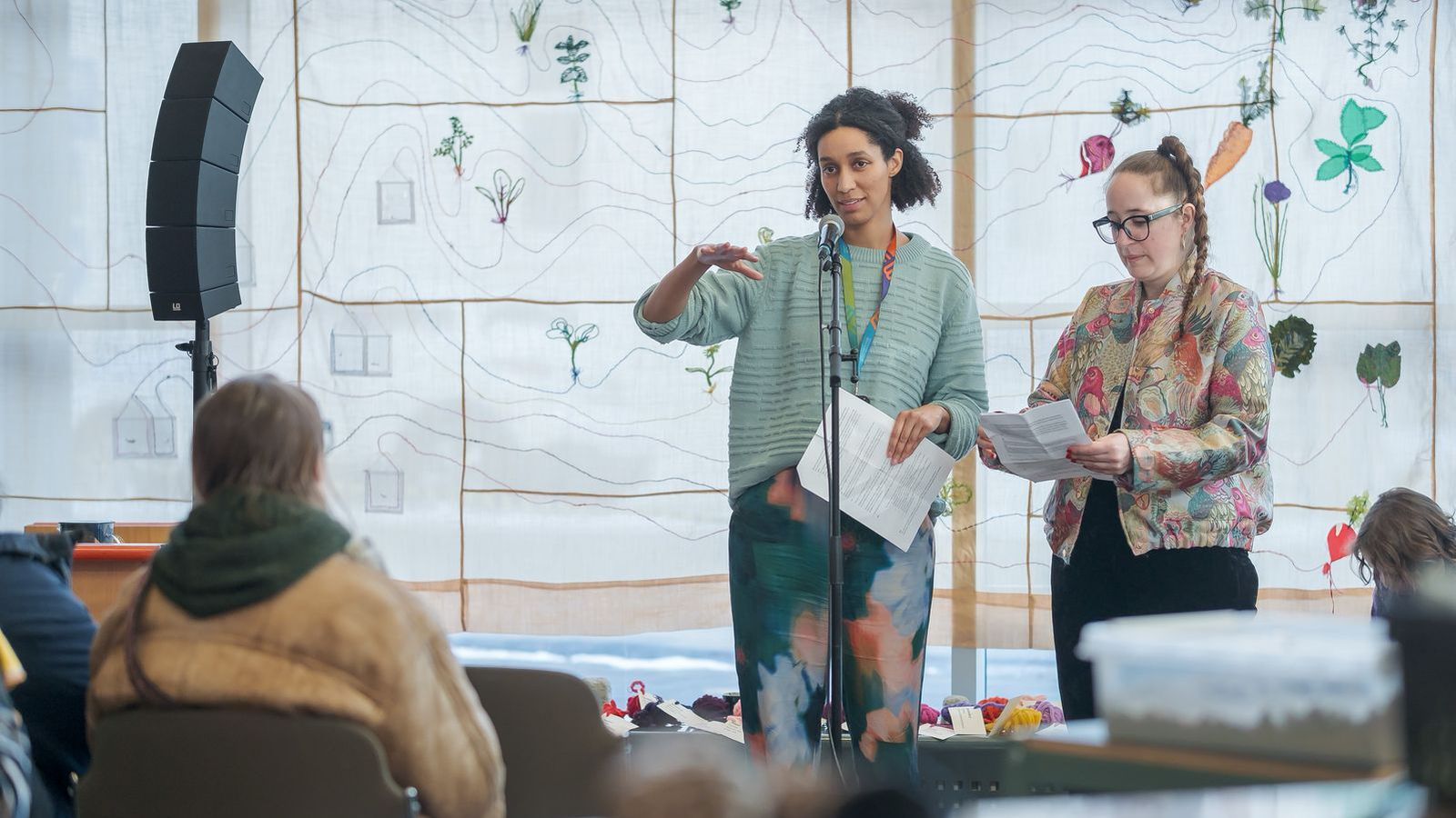 Fræjum fram­tíðar sáð í gamlar bóka­safns­bækur