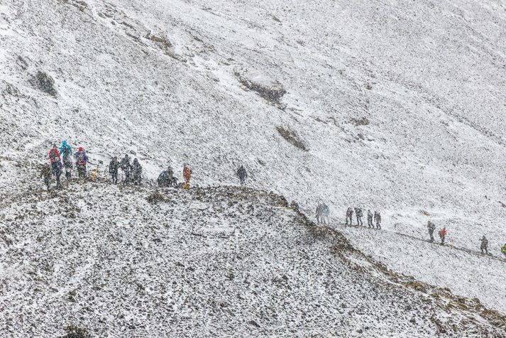 Suðvestan hvassviðri verður á gosstöðvunum í Geldingadölum með rigningu eða súld og lélegu skyggni. Ekkert ferðaveður verður á svæðinu.