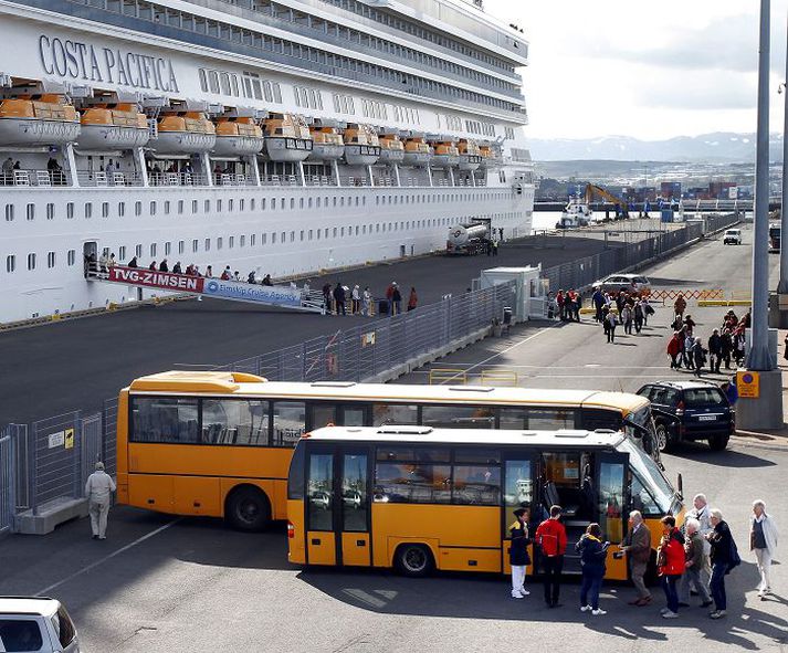 Á leið í land. Ljóst er að þjónusta við ferðamenn raskast mikið komi til verkfalla VR, LÍV og Flóabandalagsins. Fyrstu aðgerðir snerta hópbifreiðafyrirtæki, 28. og 29. maí. 