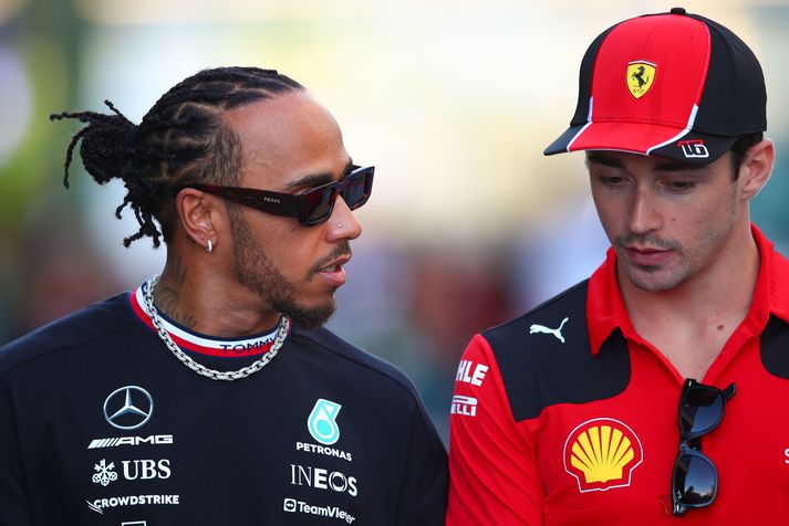Lewis Hamilton og Charles Leclerc í aðdraganda kappakstursins í Jeddah, Sádi-Arabíu, í mars síðastliðnum.