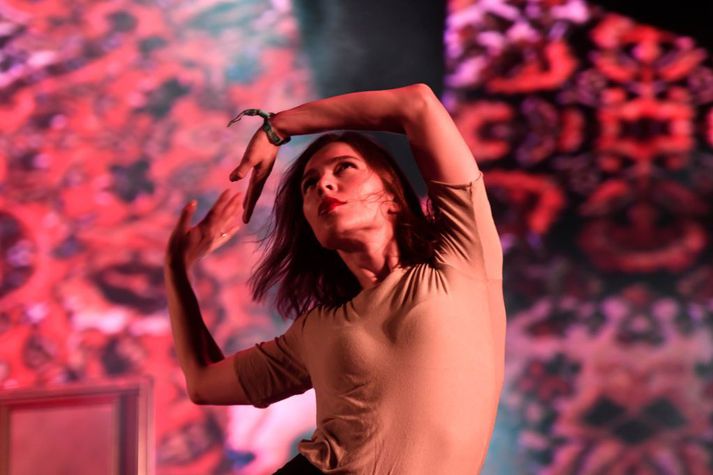 Nina Kraviz á sviði á tónlistarhátíðinni Coachella árið 2019.