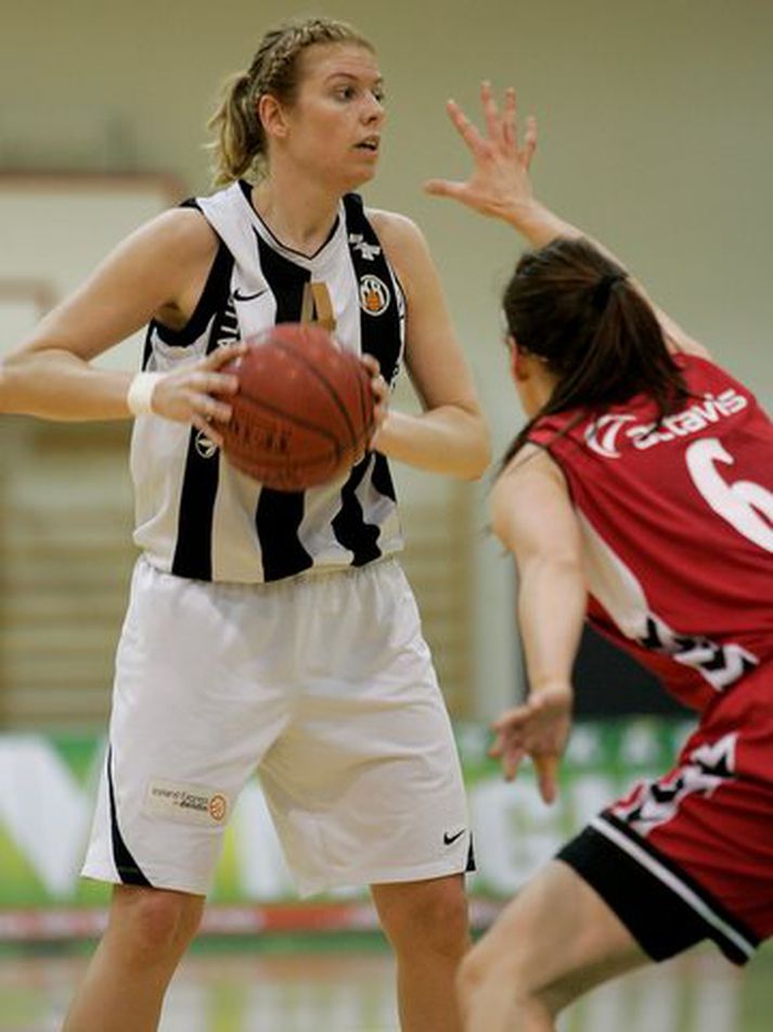 Signý Hermannsdóttir var með 18 stig, 10 varin skot og 9 fráköst í kvöld.
