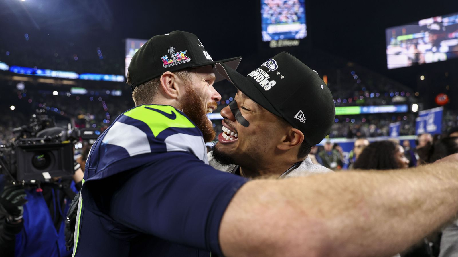 Fær meira en fimm milljarða í árs­laun