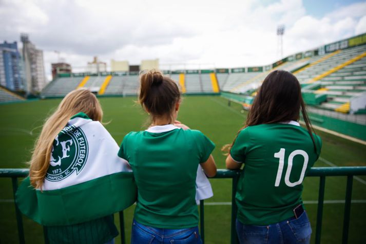 Stuðningsmenn Chapecoense syrgja á heimavelli félagsins.