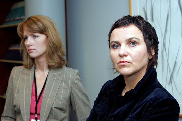 Tveir af þremur höfundum Ásta Bjarnadóttir, lektor við HR, og Arney Einarsdóttir, sérfræðingur við HR.
