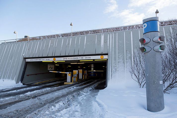 Sjálfstæðisflokkur og meirihlutinn í borgarstjórn komu sér saman um breytingartillögu þess efnis að fela umhverfis- og skipulagssviði í samráði við Bílastæðasjóð að skoða bestu leiðir varðandi rekstur bílastæðahúsanna.