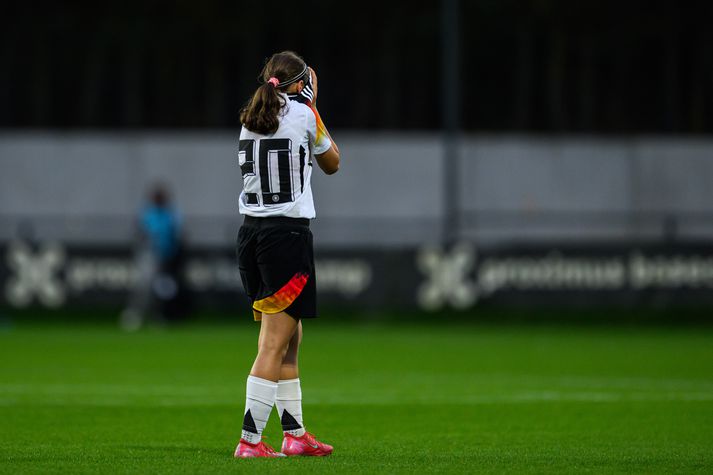 Fimmtán ára fótboltakona sýnir hér tilfinningar í leik en myndin tengist fréttinni ekki beint.