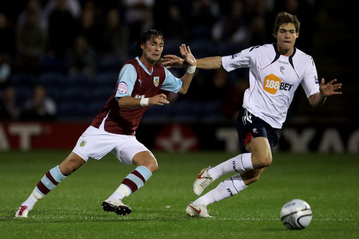 Chris Eagles, til hægri, í leik með Burnley.