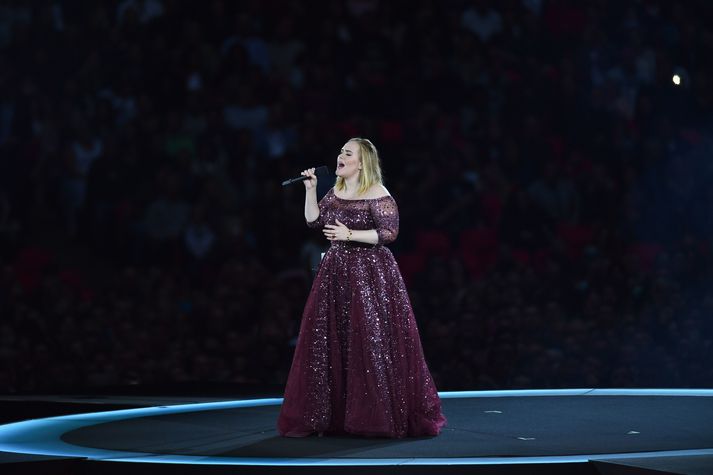Adele á sviði Wembley í júní 2017.
