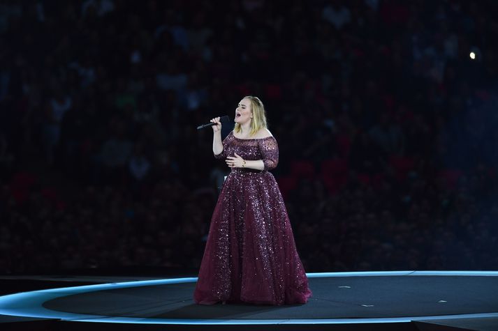 Adele á sviði Wembley í júní 2017. Kórónuveirufaraldurinn hefur komið í veg fyrir stóra tónleika undanfarna mánuði og ár.