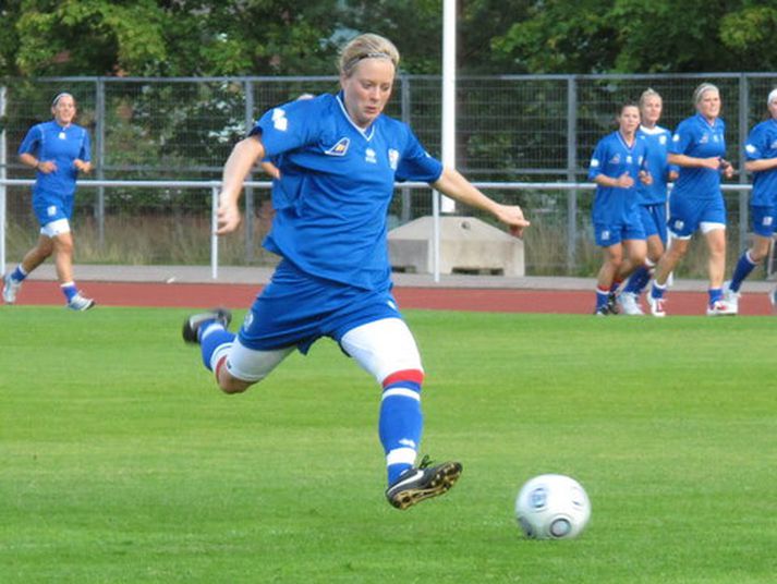 Dóra Stefánsdóttir er kominn aftur í byrjunarlið íslenska liðsins.