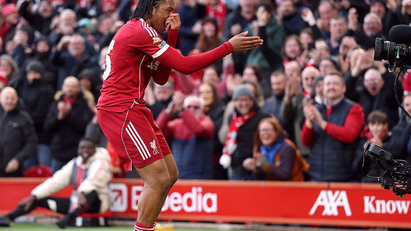 Táningurinn í stuði í dýr­mætum sigri Liver­pool