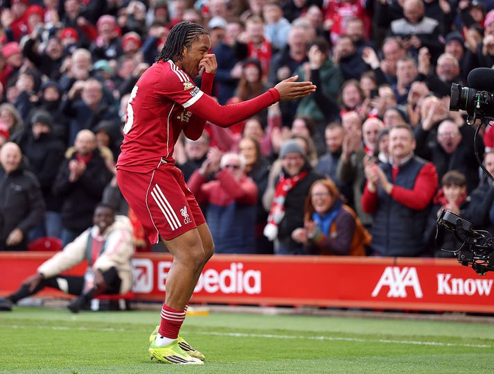 Rio Ngumoha fagnar fallegu marki sínu í dag.