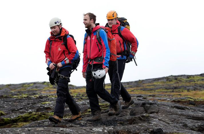 Ekkert amaði að mönnunum nema hvað þeir voru blautir og kaldir.