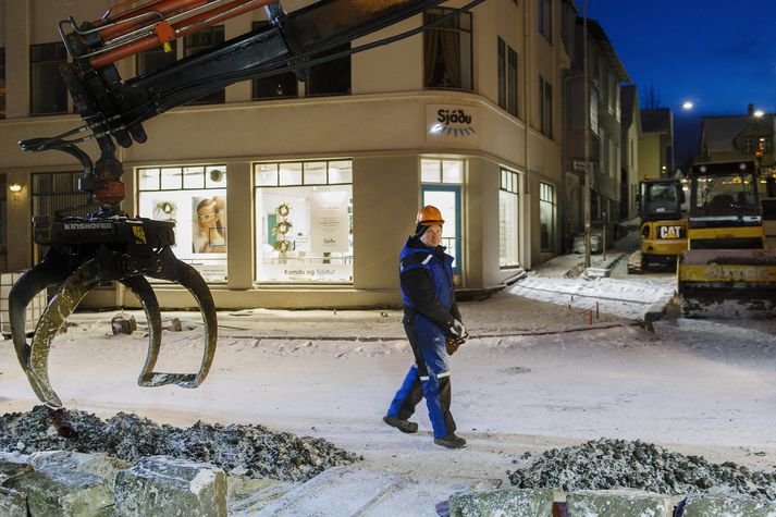 Framkvæmdum við Hverfisgötu fer senn að ljúka og er vonast til að verkinu verði að mestu lokið um miðjan desember. 