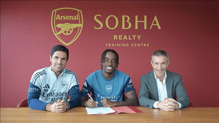 Noni Madueke skrifaði undir hjá Arsenal í dag.