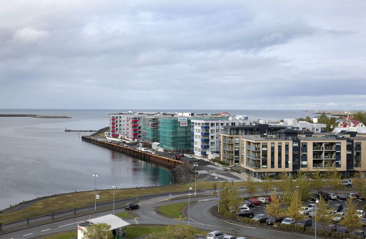 Hafnfirðingar eru ólíklegir til að vilja stöðumæla í bæinn sinn og skoða því kllukkustæði að akureyskri fyrirmynd.