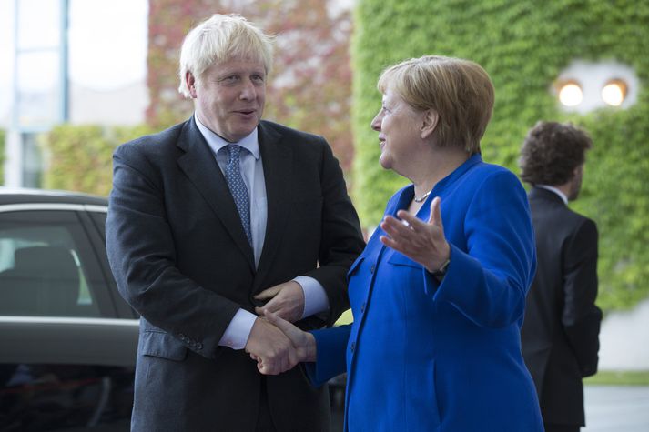 Johnson og Merkel ræddu saman í gær.