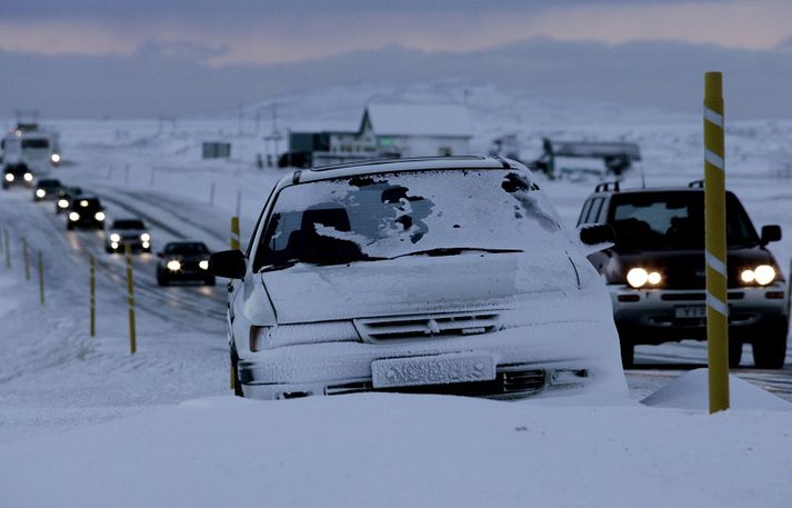 Snjóþekja og hálkublettir eru víða á Suðurlandi.