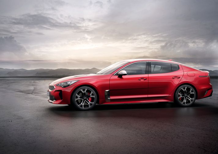 Kia Stinger GT á greinilega í fullu tré við stóru stákana sem kosta miklu meira.