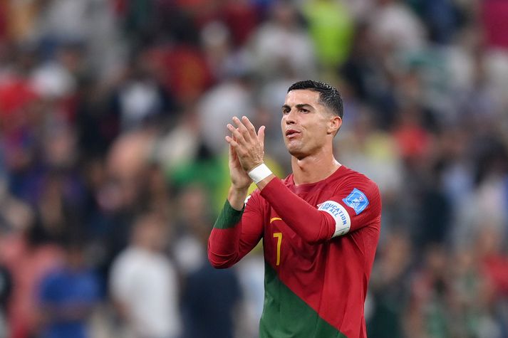 Cristiano Ronaldo þurfti að bíta í það súra epli að byrja á varamannabekknum gegn Sviss í gær.