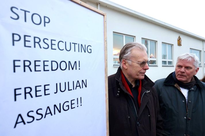 Ögmundur Jónasson fyrrverandi dómsmálaráðherra og Kristinn Hrafnsson ritstjóri WikiLeaks segja meðferðina á Julian Assange ekkert annað en pyndingar.