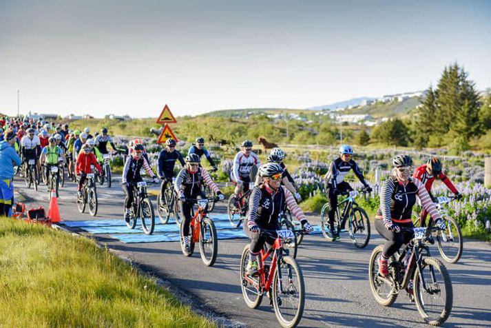 Keppendur fara yfir ráslínu í Blue Lagoon Challenge 2019