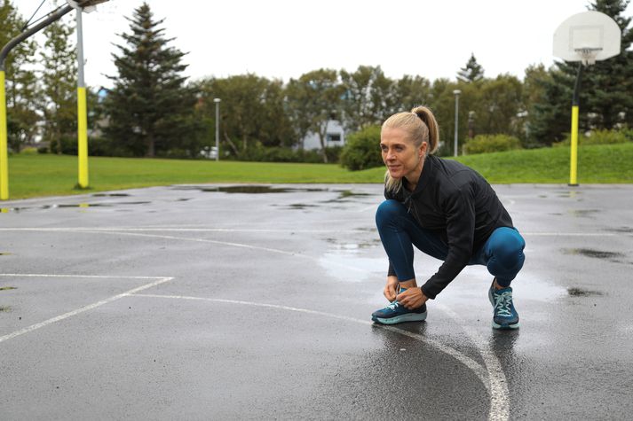 Opinberi titill Ragnhildar Þórðardóttur, eða Röggu Nagla eins og við þekkjum hana, er sálfræðingur. En hún er líka á fullu í pistlaskrifum, er rithöfundur, fyrirlesari, hlaðvarpari og almennur heilsunöldrari að eigin sögn. Ef Ragga væri ofurhetja í bíómynd myndi hún velja að vera Lara Croft. Enda búin að vera aðdáandi hennar frá því að hún var 17 ára og vann í Skífunni, þegar  Lara Croft kom fyrst kvenna fram sem hetja í tölvuleikjum.  