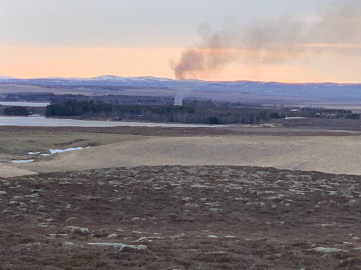 Eldur kviknaði í bústað við Apavatn í morgun.