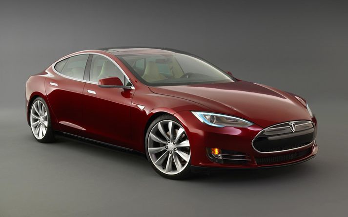 Tesla Model S seldist best allra bílgerða og annar rafmagnsbíll var í 3. sæti, Nissan Leaf.
