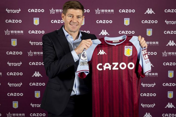 Steven Gerrard með Aston Villa treyjuna eftir að hann var staðfestur sem nýr stjóri liðsins.